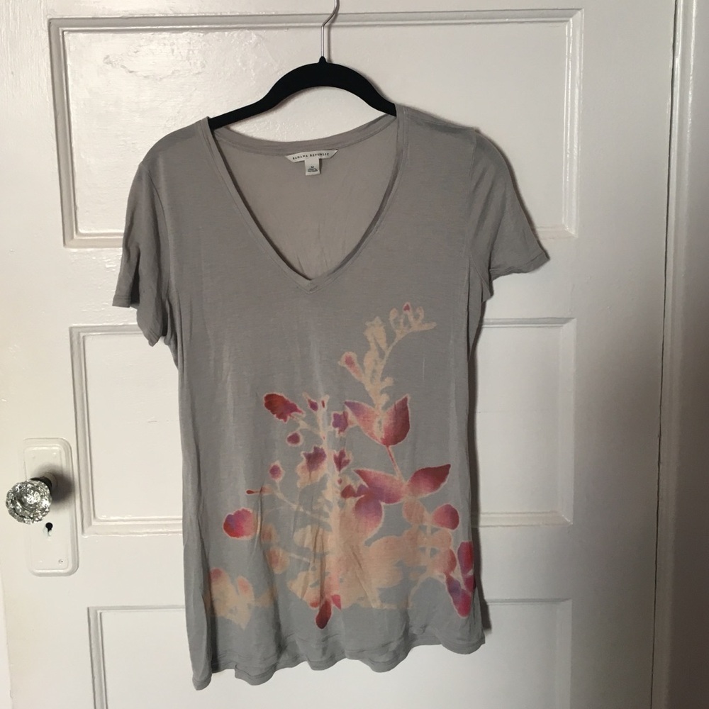 Banana Republic Gray V-Neck Tee with Pink Peach Floral Print